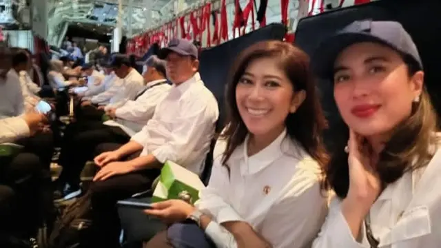 Menteri Komunikasi dan Digital Meutya Hafid menceritakan momen para menteri kabinet Merah Putih naik pesawat Hercules saat bertolak ke Magelang, Jawa Tengah, untuk mengikuti retreat di Akademi Militer (Akmil).