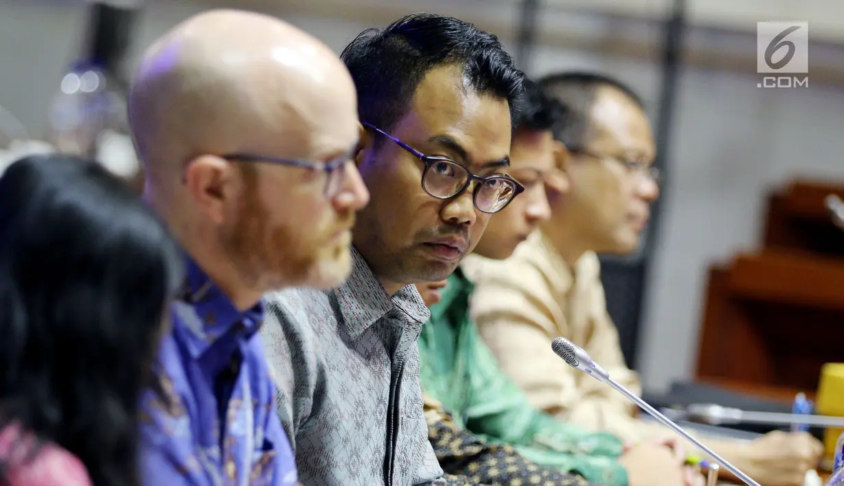 Kepala Kebijakan Publik Facebook Indonesia, Ruben Hattari saat Rapat Dengar Pendapat dengan Komisi I DPR di Jakarta, Selasa (17/4). Ini kali kedua Facebook dipanggil DPR terkait dengan kebocoran data pengguna Facebook Indonesia. (Liputan6.com/Johan Tallo)