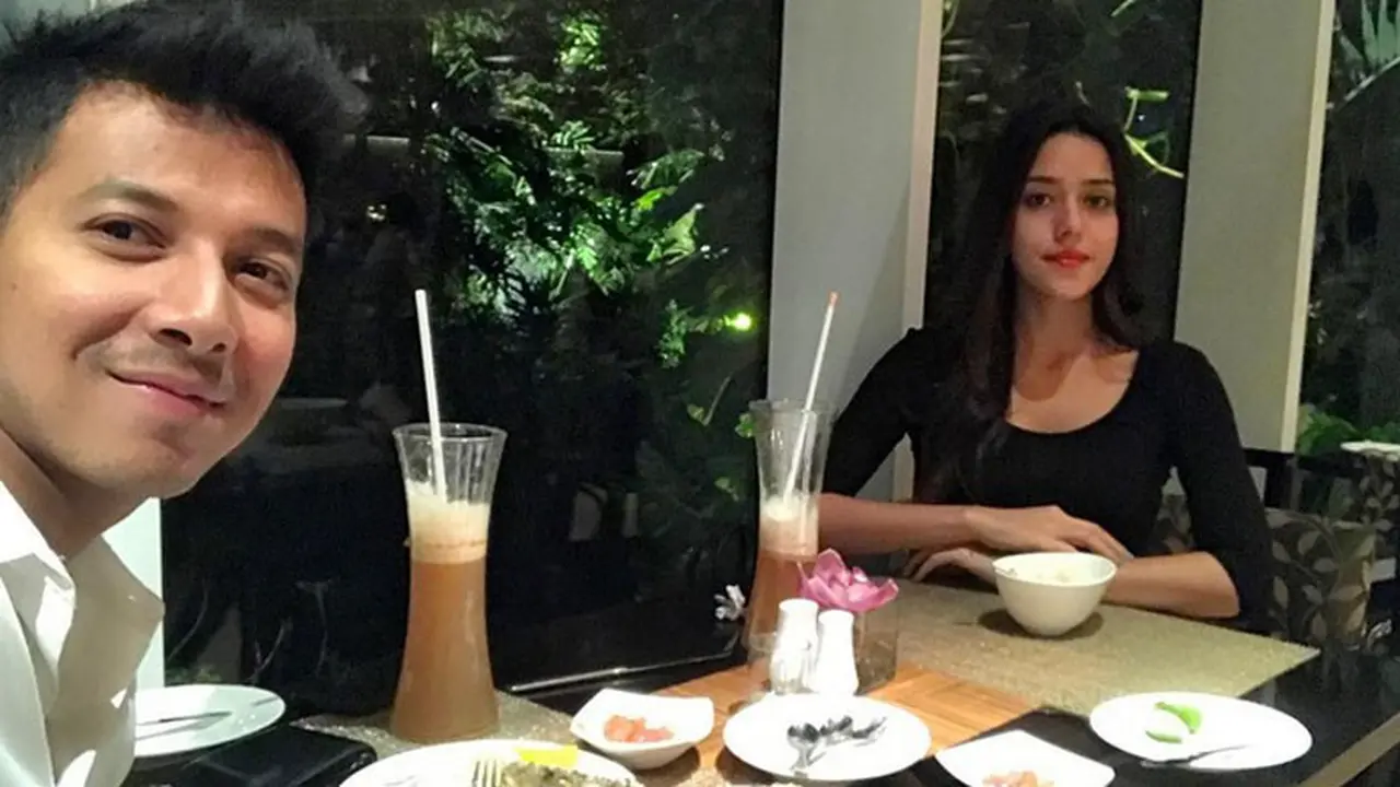 Fairuz A. Rafiq bersama kekasih baru, Sonny Septian