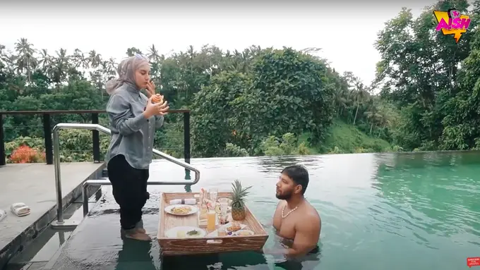 Momen Liburan Ammar Zoni dan Irish Bella di Bali. (Sumber: Youtube/Aish TV)