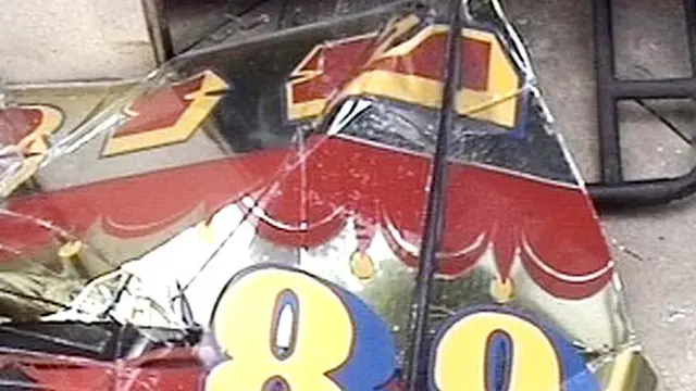 Supir Ugal-Ugalan, Kopaja Terguling Di Seberang Istana