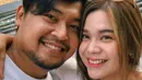 Kebersamaannya bersama suami pun tidak luput dari sorotan. Sinta yang kerap mengunggah potret lawasnya bersama suami saat jalani masa pacaran ini pun kerap menuai berbagai pujian karena setia jalani kehidupan bersama.(Liputan6.com/IG/@sisisinta)