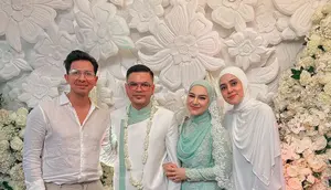 Fairuz A Rafiq dan Sonny Septian saat Hadir Akad Nikah Irish Bella dan Haldy Sabri. [@fairuzarafiq]