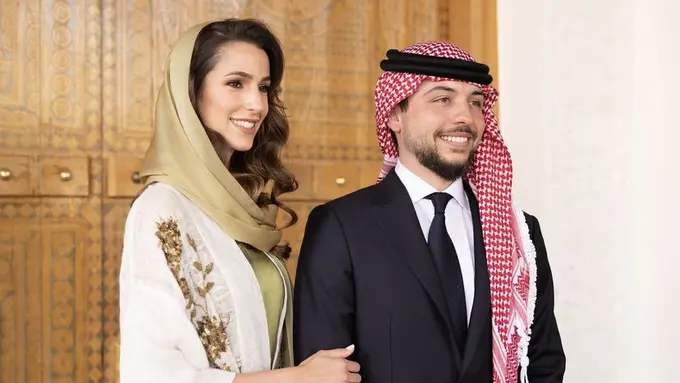 Penampilan Elegan Tunangan Putra Mahkota Yordania