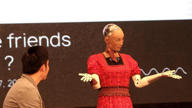 Penampilan Sophia, Robot Tercerdas di Dunia Saat Berkebaya