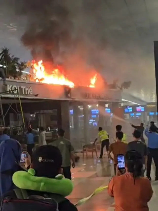 Kebakaran Tenant di Terminal 3 Bandara Soekarno Hatta
