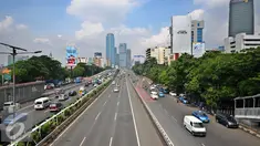 Jalan protokol menuju pusat perkantoran di wilayah Jakarta Pusat dan Jakarta Selatan terpantau lancar usai libur panjang Natal, Jakarta, Senin (28/12). (Liputan6.com/Yoppy Renato)
