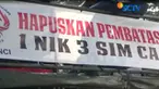 Dalam aksinya mereka meminta kepada pemerintah agar Peraturan Menteri yang membatasi satu KTP untuk tiga kartu perdana dihapuskan.