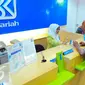 Suasana transaksi perbankan Syariah di BRI Syariah, Jakarta, Kamis (9/2). Sampai akhir 2016 pertumbuhan perbankan syariah mencapai 19,67 persen. (Liputan6.com/Angga Yuniar)