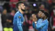 Ekspresi muram pemain Arsenal, Olivier Giroud usai timnya kalah dari FC Cologne pada laga grup H Liga Europa di Rhein  Energie Stadium, Cologne, (23/11/2017). Arsenal kalah 0-1. (AP/Martin Meissner)