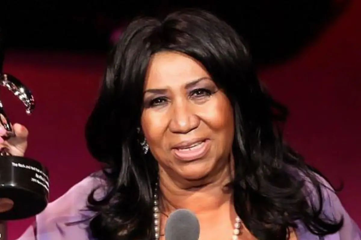 aretha-dapet-award-130726b.jpg
