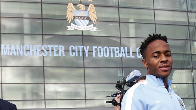 Mega transfer sebesar 49 juta pounsterling Raheem Sterling ke Manchester City dari Liverpool menciptakan perbincangan di ruang publik.