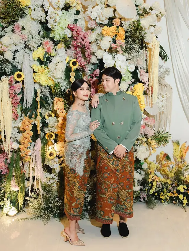 8 Potret Kebaya Lamaran Brisia Jodie, Anggun Berkebaya dengan Nuansa Tradisional Elegan