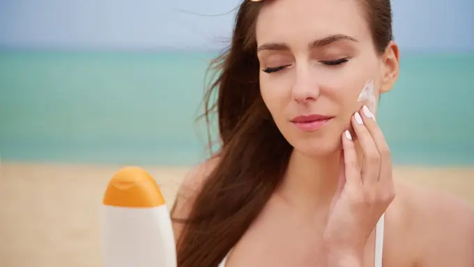 Physical Sunscreen vs Chemical Sunscreen, Mana yang Lebih Baik?