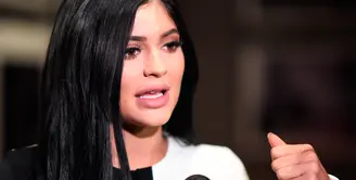 Bungsu keluarga Kardashian-Jenner, Kylie Jenner rupanya sudah mulai merasa muak dan geram ketika dirinya dikabarkan tengah berbadan dua dari hasil hubungan asmara dengan Tyga. (AFP/Bintang.com)