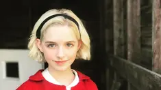 Artis belia kelahiran tahun 2006 ini berperan sebagai Judy Warren pada film Annabelle Comes Home. Judy adalah anak dari kedua paranormal yang menjadi tokoh utama dalam film tersebut. Mckenna sebagai Judy memiliki peran yang penting pula dalam film ini. (Liputan6.com/IG/mckennagraceful)
