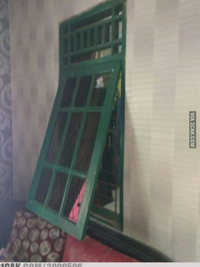 6 Potret Salah Pasang Jendela Ini Bikin Tepuk Jidat, Jadi Gagal Estetik