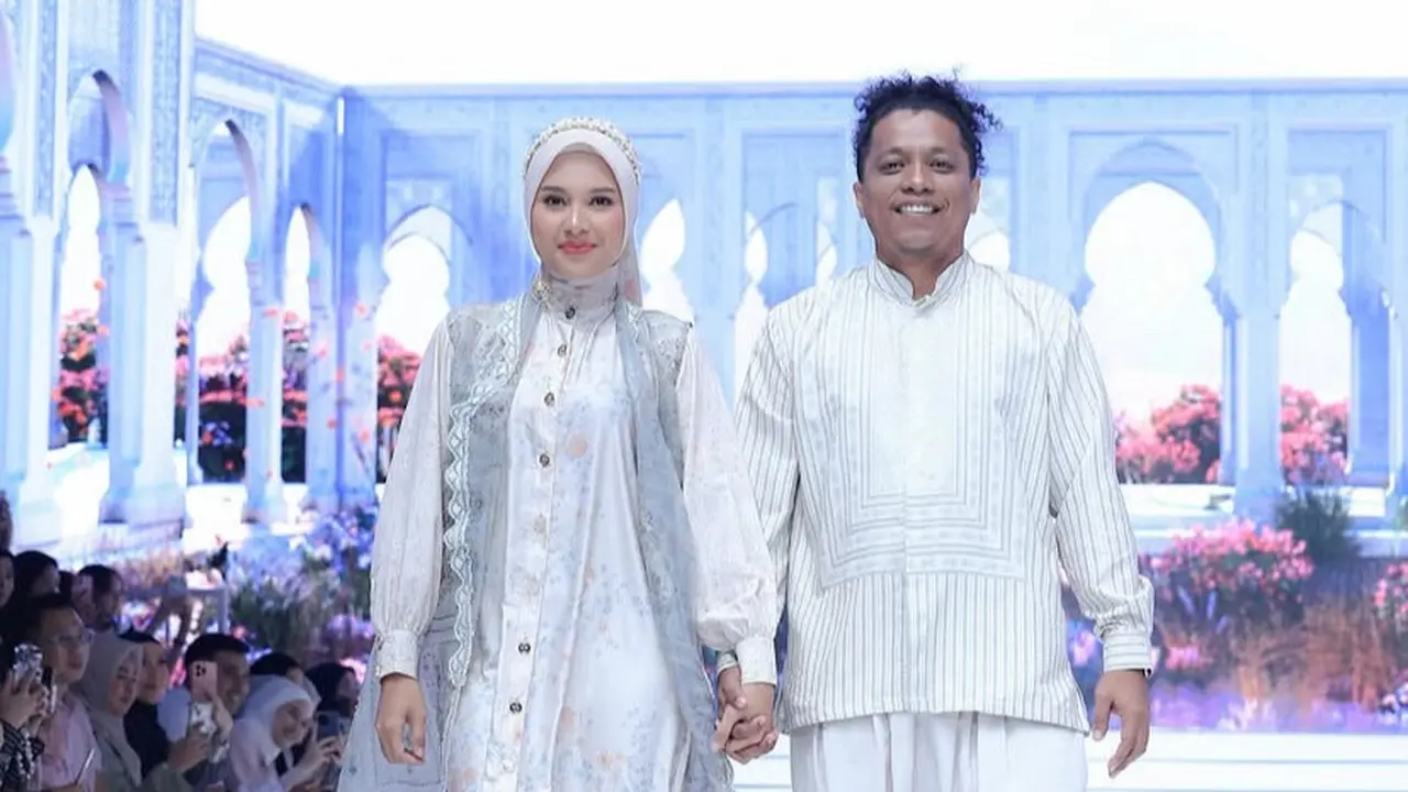 Tampilan Publik Figur Kenakan Koleksi Busana Ramadan Zaskia dan Shireen Sungkar