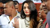 Siti Badriah usai menjalani sidang dalam kasus Nagaswara melawan rumah karaoke Inul Vizta di PN Jakarta Utara, Selasa (18/8/2015). [Foto: Panji Diksana/Liputan6.com]