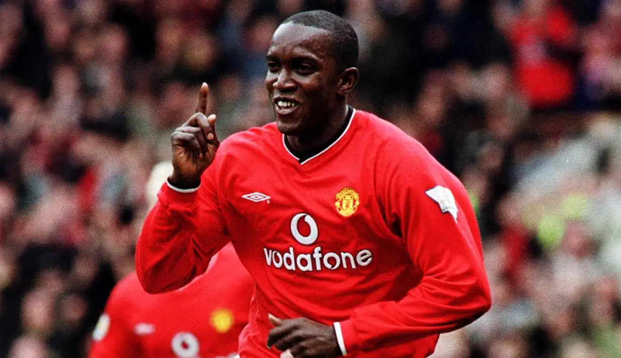 7. Dwight Yorke - Tandem dari Andy Cole di Manchester United ini mencetak 123 gol selama berkiprah di Liga Inggris bersama beberapa klub. (Photo by ROBIN PARKER / AFP)