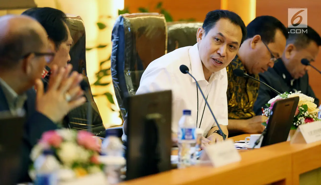 Dirjen Cipta Karya Perwakilan PUPR, Eki Arsita Rizki dalam Seminar Nasional bertajuk Rencana Pengembangan Kawasan Parlemen, Pembangunan Alun-alun Demokrasi dan Gedung DPR RI yang digelar di Gedung Nusantara DPR, Jakarta (20/9). (Liputan6.com/JohanTallo)