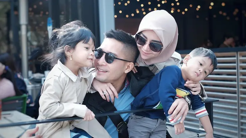 Ketemu Hanya 2 Menit, Ini 6 Potret Kedekatan Detri Warmanto dan Anak