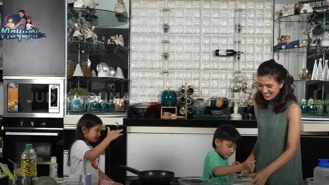 Rak Penyimpanan di Dapur Judika dan Duma Riris
