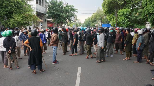 Bentrokan Ormas Islam di Depan Kantor NU Solo