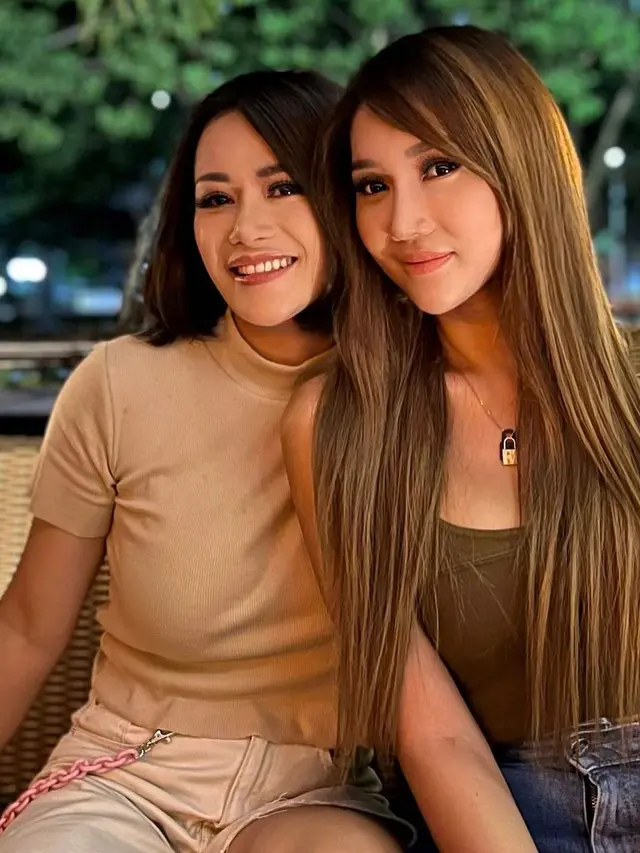 Kerap Kolab Bareng, Ini 6 Potret Keakraban Farida Nurhan dan Lucinta Luna