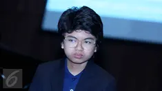 Pianis muda kebanggaan Indonesia, Joey Alexander dalam jumpa pers di Jakarta, Kamis (19/5). Joey Alexander siap menggelar konser perdananya bertajuk 'Joey Alexander Live in Concert' pada 22 Mei mendatang di JIExpo Kemayoran. (Liputan6.com/Herman Zakharia)