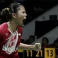 Ganda putri Indonesia, Greysia Polii/Apriyani Rahayu, saat melawan wakil Korsel, Lee So-hee/Shin Seung-chan pada laga Indonesia Masters 2018 di Istora Senayan, Sabtu (27/1/2018). Greysia/Apriyani menang 21-11, 17-21, 21-17. (Bola.com/M Iqbal Ichsan)