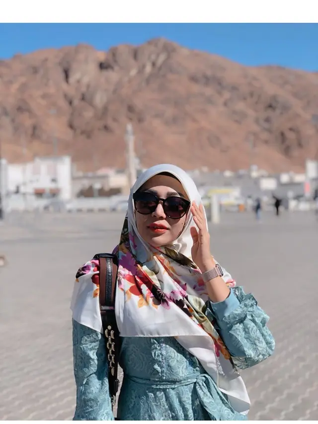 6 Potret Chacha Sherly Eks Trio Macan saat Kenakan Hijab, Tampil Anggun Menawan