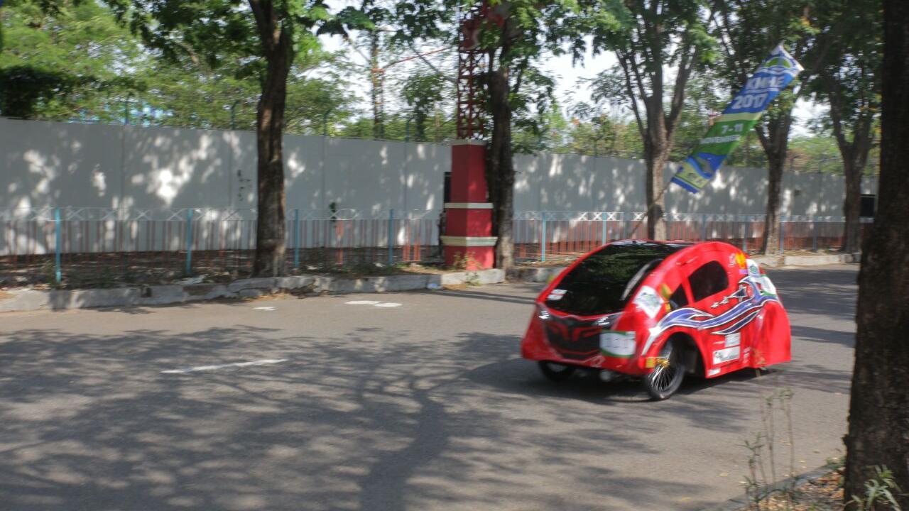 Mobil Mahasiswa Jakarta-Semarang Hanya 1 Liter BBM