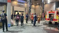 Kebakaran melanda Revo Town Mall, Bekasi Selatan, Kota Bekasi, Jawa Barat pada Sabtu 22 Juni 2024. (Liputan6.com/Bam Sinulingga)