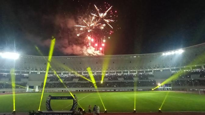 <p>Banten International Stadium (BIS), stadion bertaraf internasional pertama di Provinsi Banten diresmikan. (Liputan6.com/Yandhi Deslatama)</p>