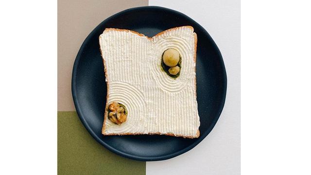 Tak Hanya dengan Meses, Seniman Ini Buat 7 Lukisan Keren dari Roti Tawar