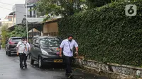 Suasana rumah dinas Kadiv Propam Polri Irjen Ferdy Sambo di Kompleks Polri Duren Tiga, Pancoran, Jakarta Selatan , Rabu (13/7/2022). Rumah dinas Kadiv Propam Polri ini diduga menjadi lokasi penembakan yang menewaskan Brigadir J. (Liputan6.com/Faizal Fanani)