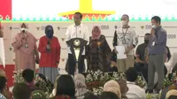 Presiden Joko Widodo (Jokowi) memberikan Nomor Induk Berusaha (NIB) ke 2.500 pelaku UMK dari Provinsi DKI Jakarta (dok: Tira)