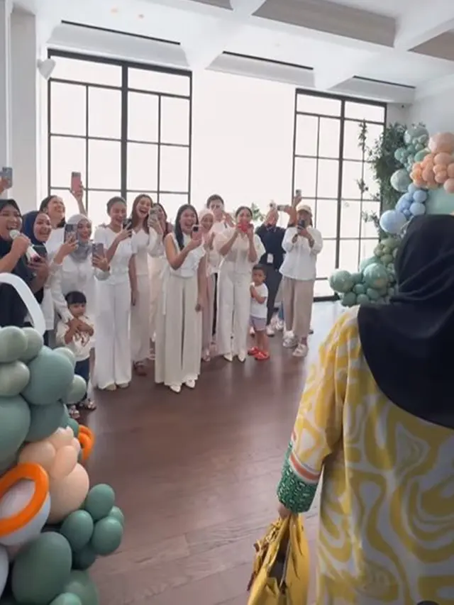 6 Potret Artis Beri Kejutan Baby Shower Shandy Purnamasari, Berlangsung Seru