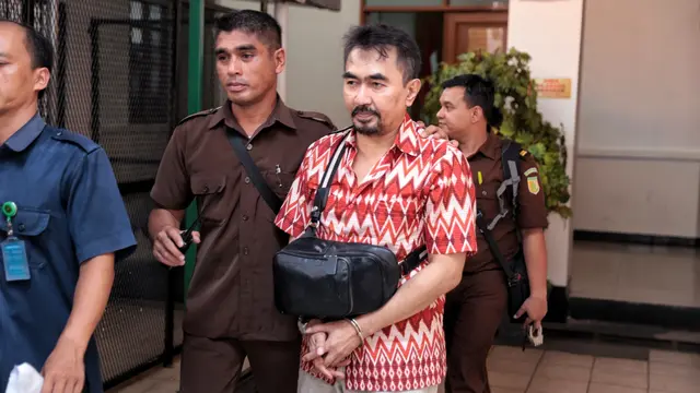 [Bintang] Gatot Brajamusti