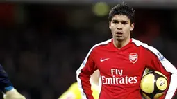 Arsenal's Croatian player Eduardo waits a penalty against Cardiff City during FA Cup 4th round replay match at Emirates Stadium in London on February 16, 2009. Arsenal won the game 4-0. AFP PHOTO/Adrian Dennis 