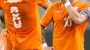 Para pemain Belanda kecewa setelah mengetahui timnya kalah dan gagal lolos selama pertandingan Grup A kualifikasi Euro 2016 di Amsterdam, Belanda, Rabu (14/10/2015). Belanda kalah dengan skor  2-3. (REUTERS/Toussaint Kluiters)