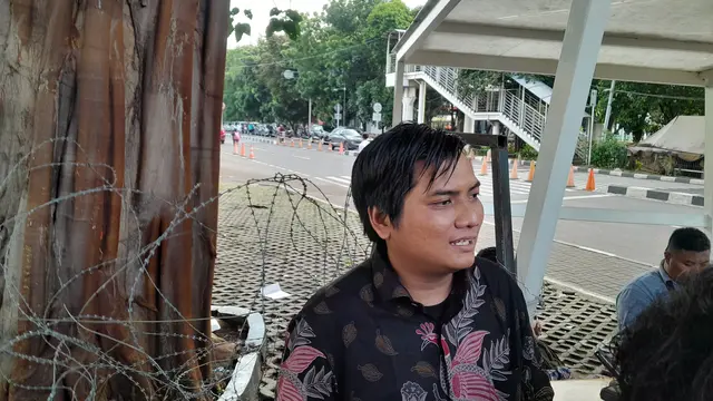 Mantan penyidik Komisi Pemberantasan Korupsi, Ronald Paul Sinyal usai diperiksa penyidik KPK sebagai saksi seputar peran Sekjen PDIP Hasto Kristiyanto dan Donny Tri Istiqomah dalam kasus yang menjerat politikus PDIP Harun Masiku, Rabu, 8 Januari 2025.