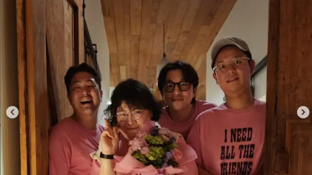 8 Momen Liburan Gong Yoo di Bali, Asyik Nikmati Pantai