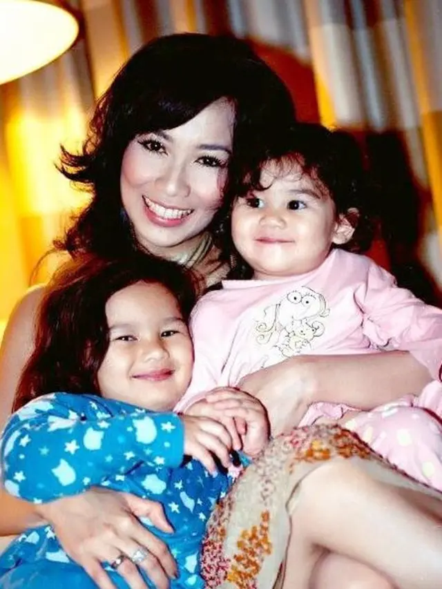 6 Potret Masa Kecil Aaliyah Massaid dan Zahwa Massaid, Bak Anak Kembar
