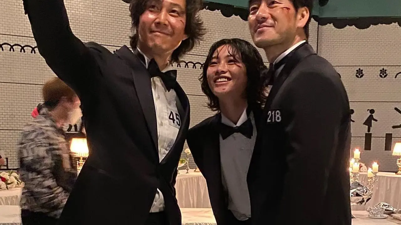 Lee Jung Jae, Jung Ho Yeon, dan Park Hae Soo. (Instagram/ hoooooyeony)