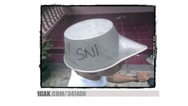 Pengganti helm (Sumber: Instagram/1cak)