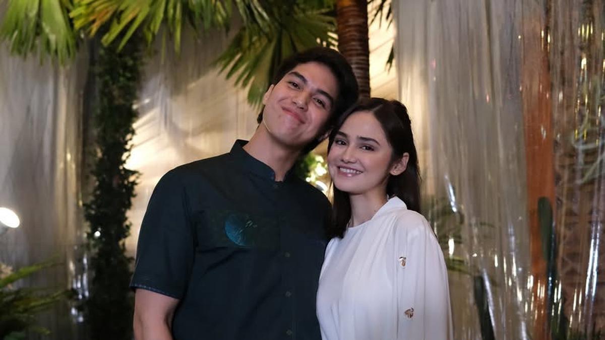 Gaya Syifa Hadju Kenakan Abaya Putih Rp1.4 jutaan saat Halal Bihalal Bersama Keluarga Besar EL Rumi