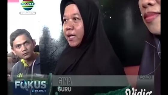 VIDEO: Ada Salah Paham, Polisi Surabaya Amankan Wanita Ini dari Amukan Massa