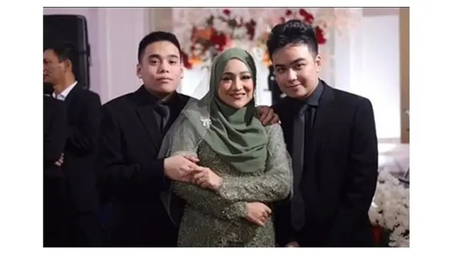 7 Potret Kebersamaan Cindy Fatikasari dengan Anak Kembarnya, Jarang Tersorot